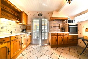 Charente Maritime Maisons de Vacances Gîtes Les Mathes La Palmyre Le Fief des Roses La Roseraie Cuisine équipée Four pyrolyse Plaque Induction accès Verranda