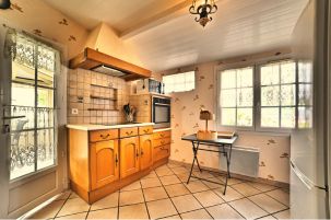 Charente Maritime Maisons de Vacances Gîtes Les Mathes La Palmyre Le Fief des Roses La Roseraie Cuisine équipée Four pyrolyse Plaque Induction Vue Jardin