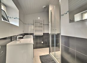 Charente Maritime Maisons de Vacances Gîtes Les Mathes La Palmyre Le Fief des Roses La Roseraie Salle de Bain Principale Douche WC Machine à Laver